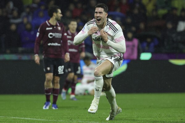 Napoli says Mazzarri s job is not at risk after horror 3 0 loss at